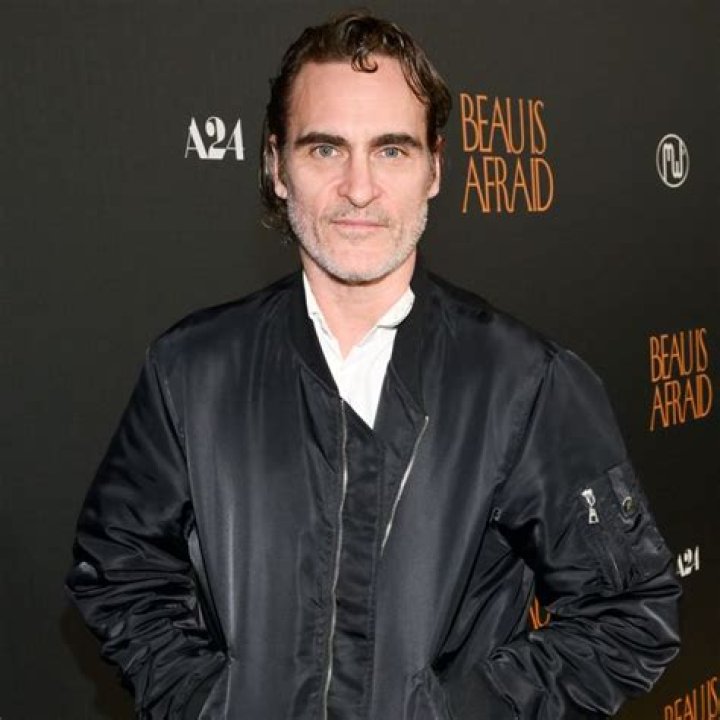 Is Joaquin Phoenix Left-Handed?