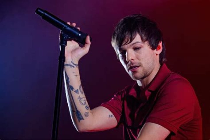 Is Louis Tomlinson Colorblind?