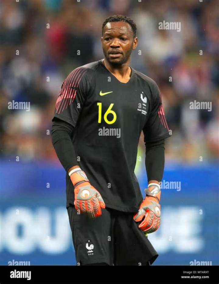 
Is the 1.87 m tall, 33 Years France National Team Goalkeeper Steve Mandanda's Dating Anyone or He is Secretly Married; His Affairs and Dating Rumors