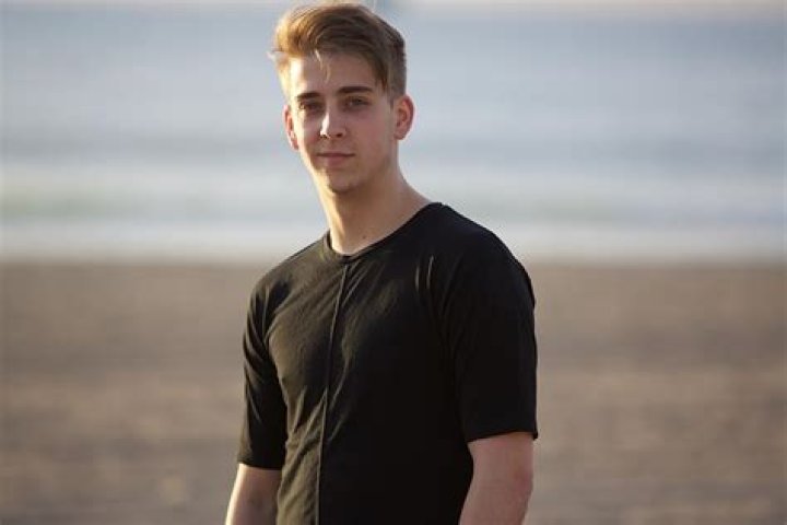 Isaac Lupien Height, Weight, Age, Girlfriend, Family, Facts, Biography