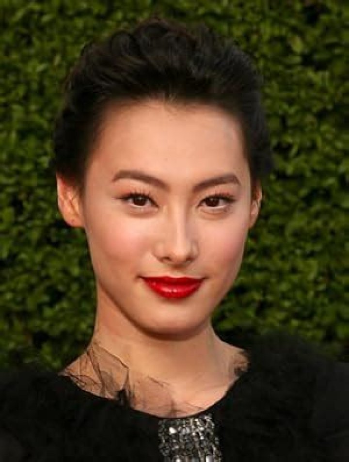 Isabella Leong Height, Weight, Age, Boyfriend, Biography, Family