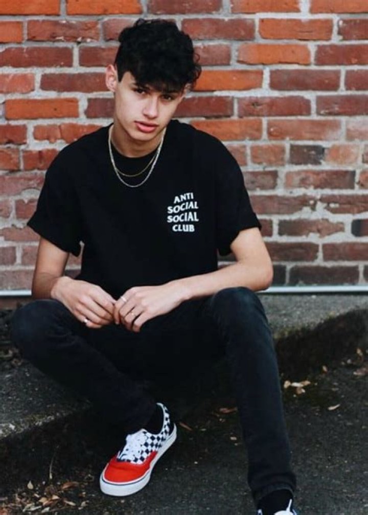 Isaiah Sousa Height, Weight, Age, Body Statistics