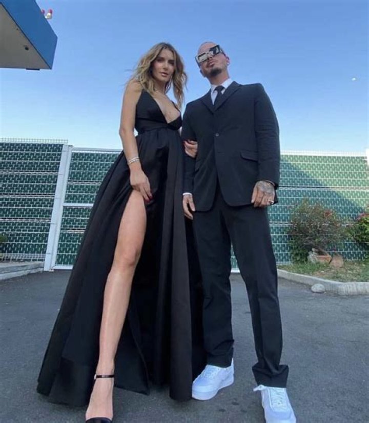 J Balvin Welcomes First Child with Girlfriend Valentina Ferrer – Celeb Secrets