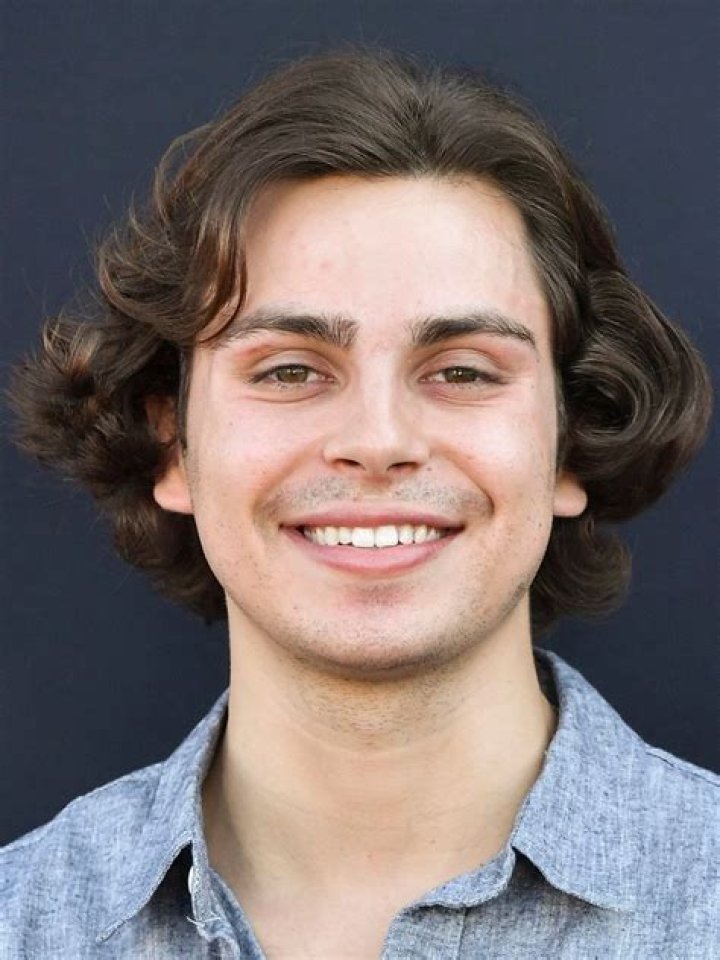 Jake T. Austin – Celeb Secrets