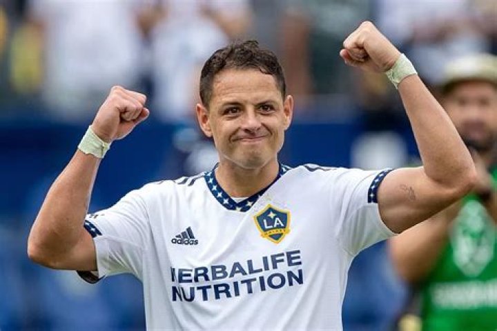 Javier Hernández Height, Weight, Age, Girlfriend, Family, Facts, Biography