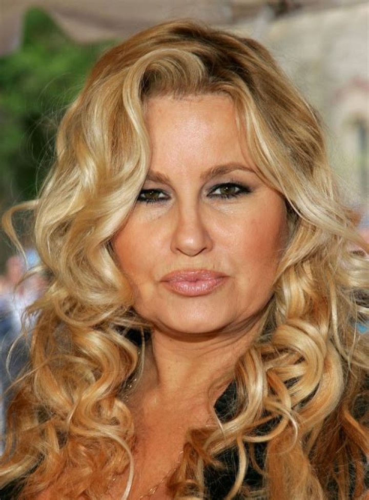 Hire Jennifer Coolidge For an Appearance at Events or Keynote Speaker Bookings.