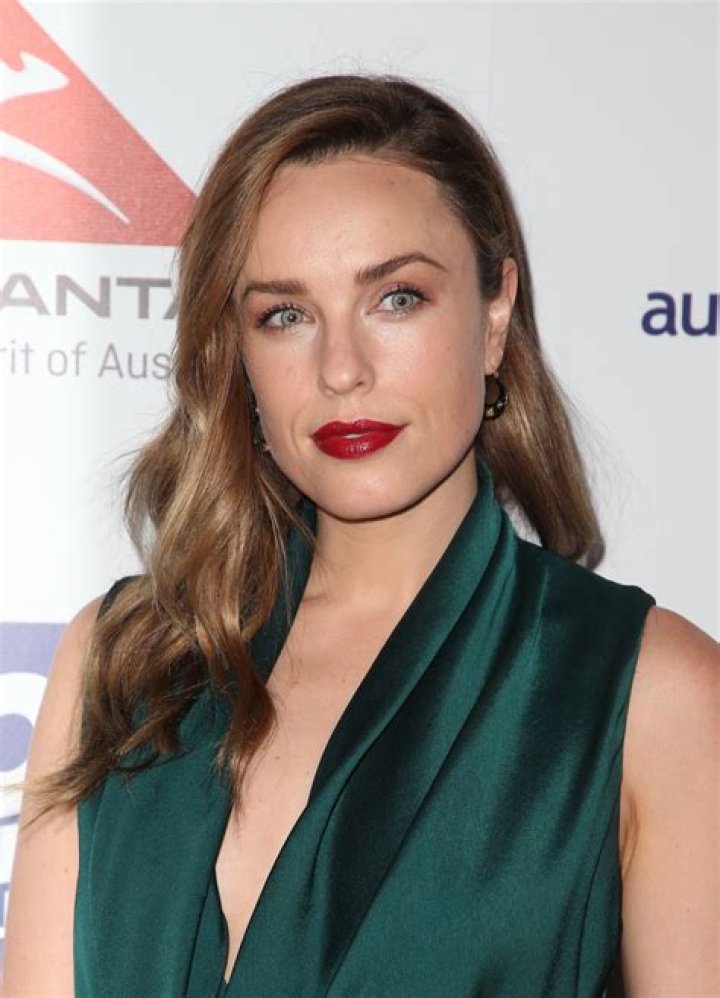 Jessica McNamee Height, Weight, Age, Body Statistics