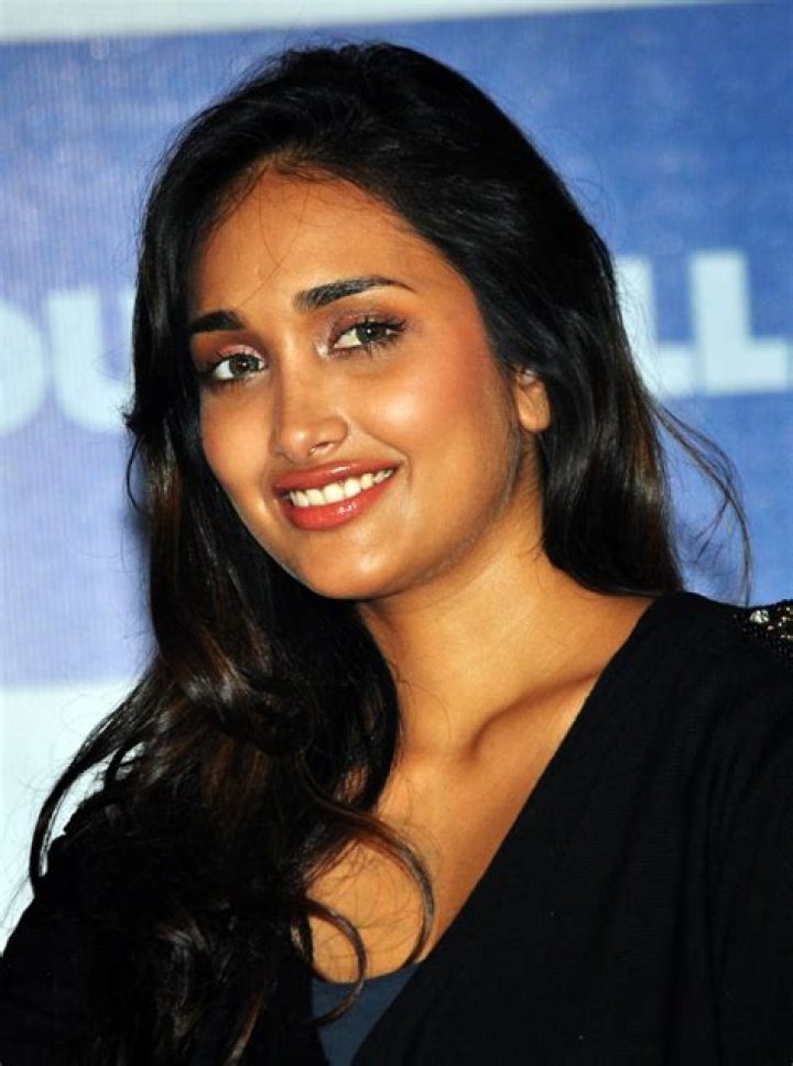 Jiah Khan Height, Weight, Age, Body Statistics