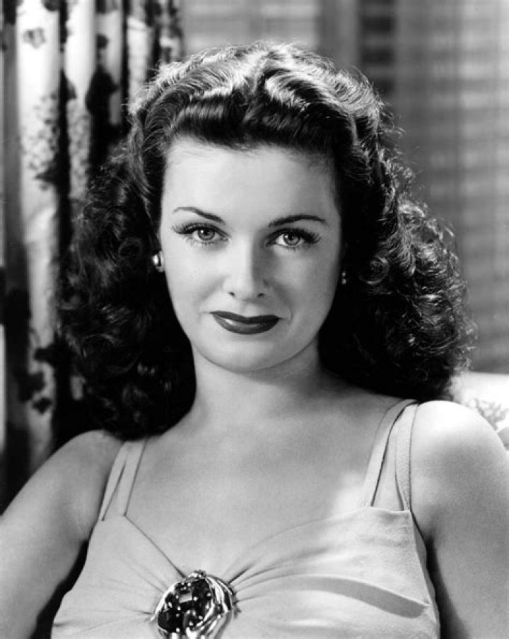 Joan Bennett Height, Weight, Age, Spouse, Biography