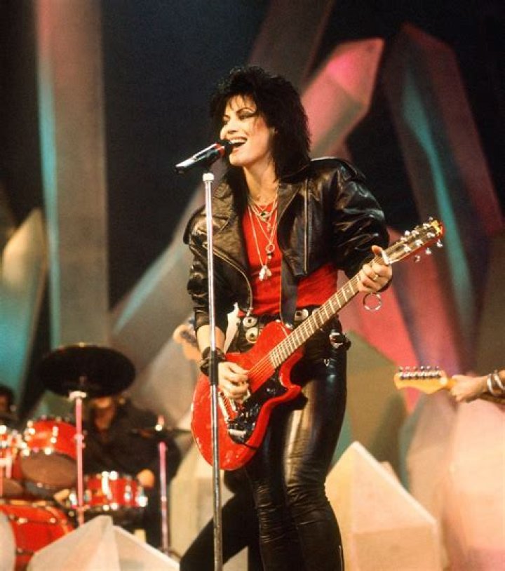Joan Jett Height, Weight, Age, Boyfriend, Family, Facts, Biography