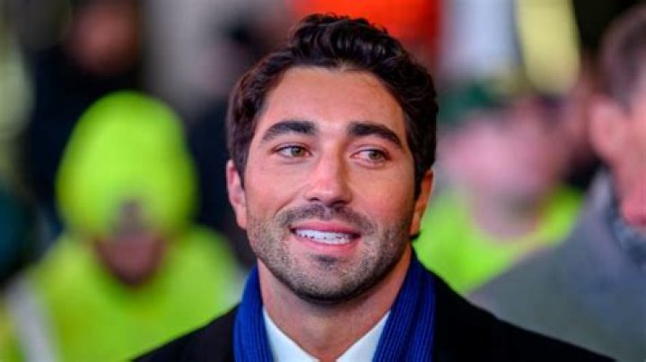 "Bachelor" Joey Graziadei Shares Diagnosis Amid Concern About His "Yellow Eyes"
