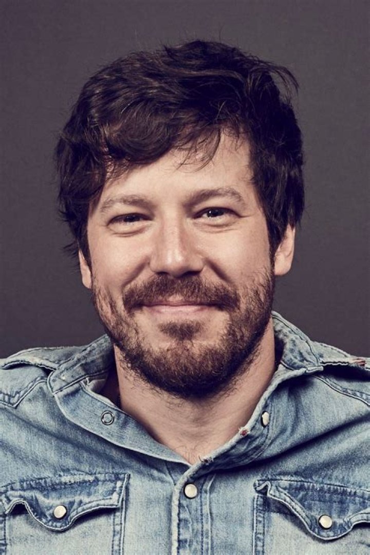 John Gallagher Jr Height, Weight, Age, Girlfriend, Family, Facts, Biography