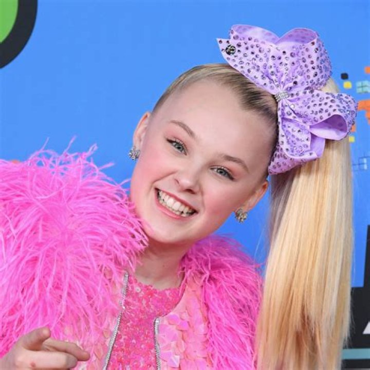 JoJo Siwa Height, Weight, Age, Boyfriend, Family, Facts, Biography