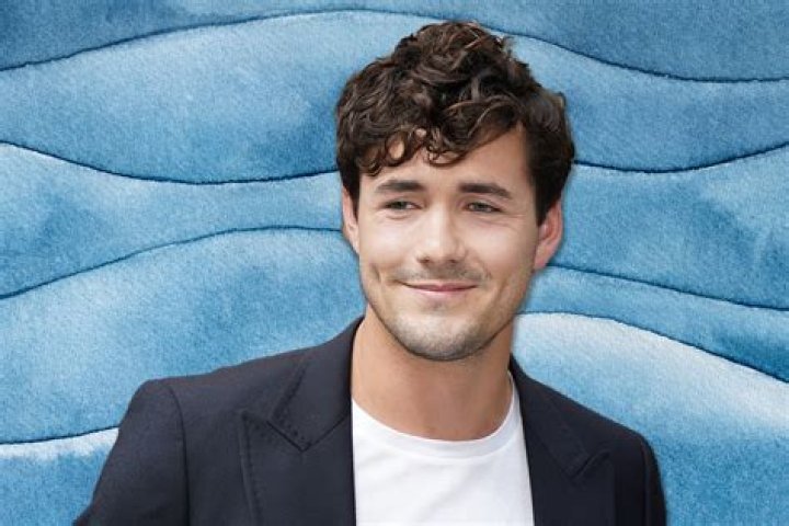 Jonah Hauer-King Height, Weight, Age, Girlfriend, Family, Facts, Biography