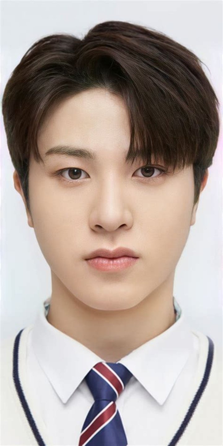 So Junghwan (Treasure) Height, Weight, Age, Girlfriend, Facts, Biography