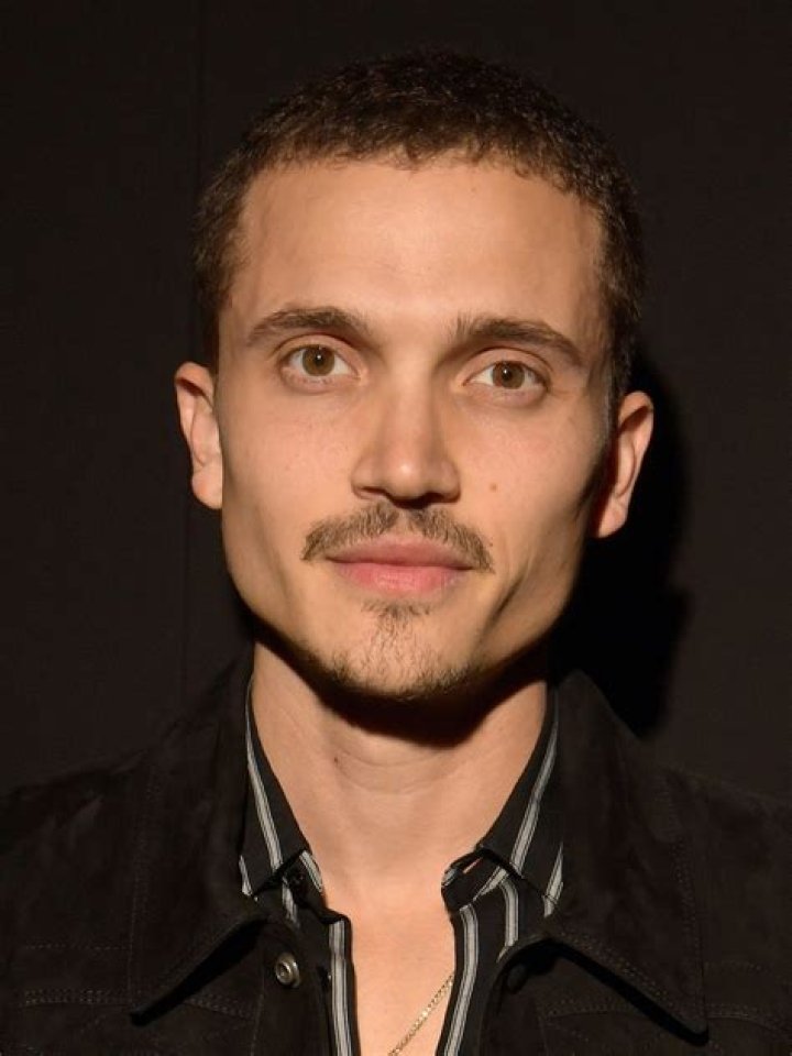 Karl Glusman Height, Weight, Age, Girlfriend, Family, Facts, Biography