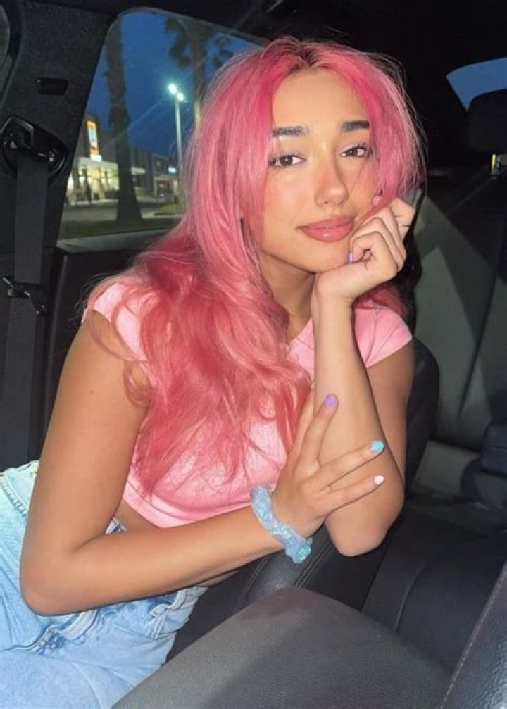 Kathleen Hixson Height, Weight, Age, Boyfriend, Family