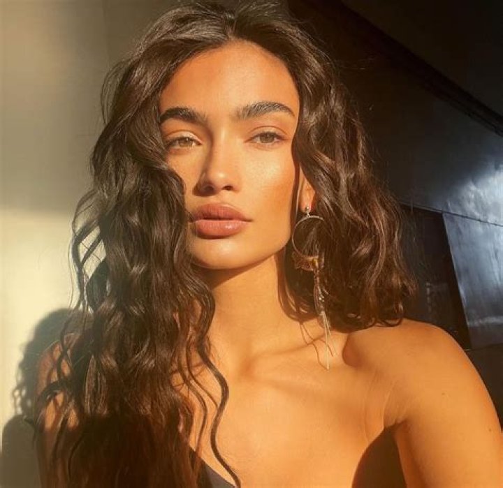 Kelly Gale Height, Weight, Age, Body Statistics