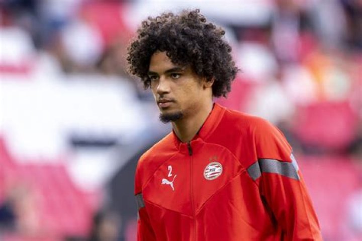 Wolverhampton's Center-Back Ki-Jana Hoever's Biography, Contract, Net Worth, Earnings, Salary, Girlfried, Relationships, Weight