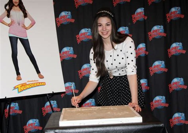 Kira Kosarin Stops By Planet Hollywood for Meet-and-Greet – See the Pics! (@kirakosarin) – Celeb Secrets
