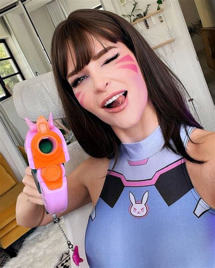 KittyPlays Height, Weight, Age, Body Statistics