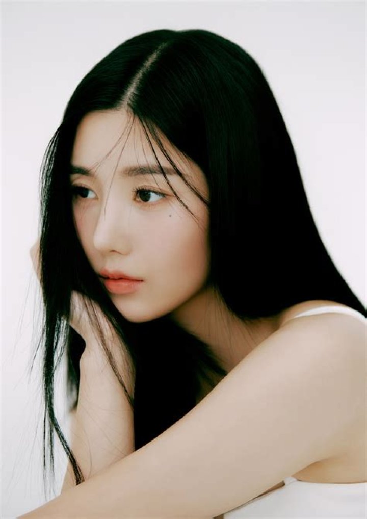 Kwon Eun-bi Height, Weight, Age, Boyfriend, Family, Facts, Biography