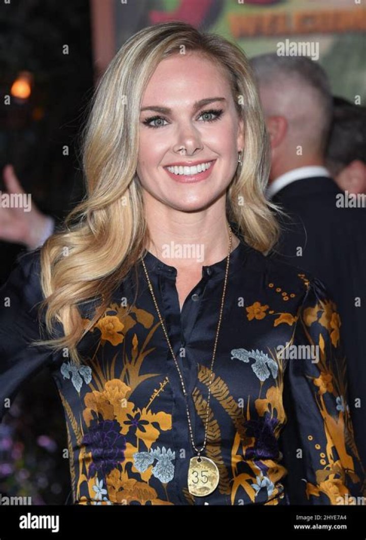 Laura Bell Bundy Height, Weight, Age, Spouse, Family, Facts, Biography