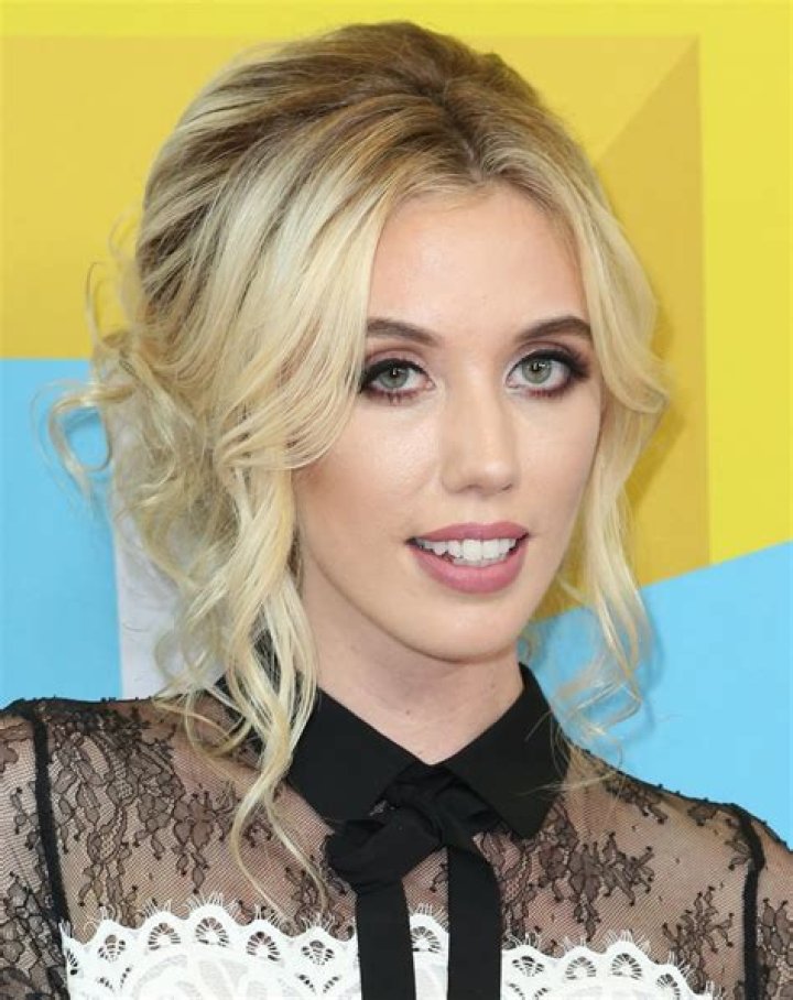 Laura Clery Height, Weight, Age, Spouse, Facts, Biography