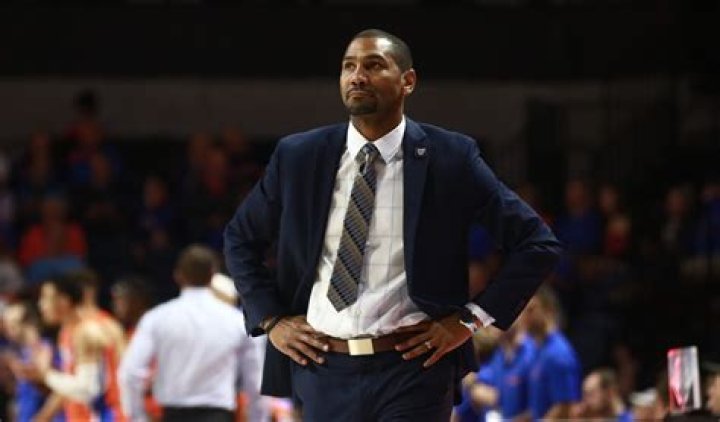Butler Bulldogs Head coach LaVall Jordan Contract and Salary; Who is his Wife?