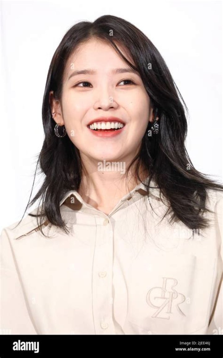 Lee Ji-eun (IU) Height, Weight, Age, Boyfriend, Family, Facts, Biography