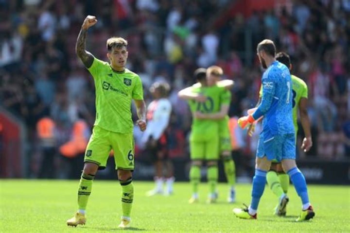 Lisandro Martinez Bio, Age, Net Worth, Salary, Market Value, Stats, & Girlfriend