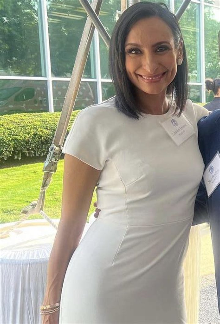 Lourdes Duarte is a professional journalist for the WGN News hosting Evening News whose net worth is $1 million.