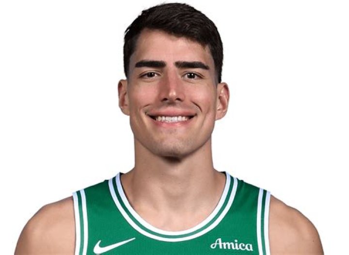 Timberwolves Luka Garza Stats, Contract, Salary, Net Worth, Girlfriend, Parents, Family, Height, Instagram