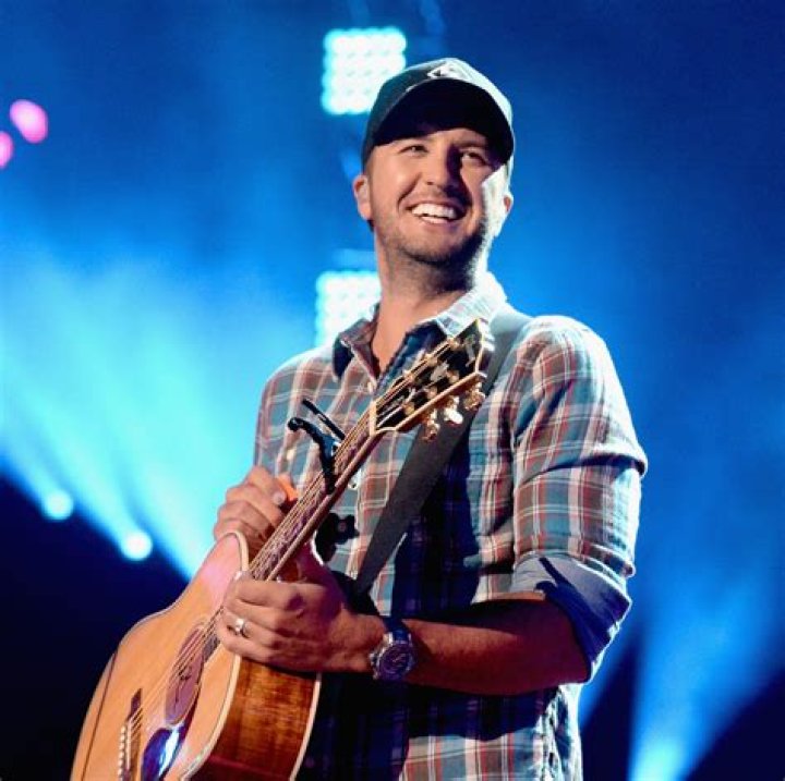 Hire Luke Bryan for a Corporate Event or Performance Booking.