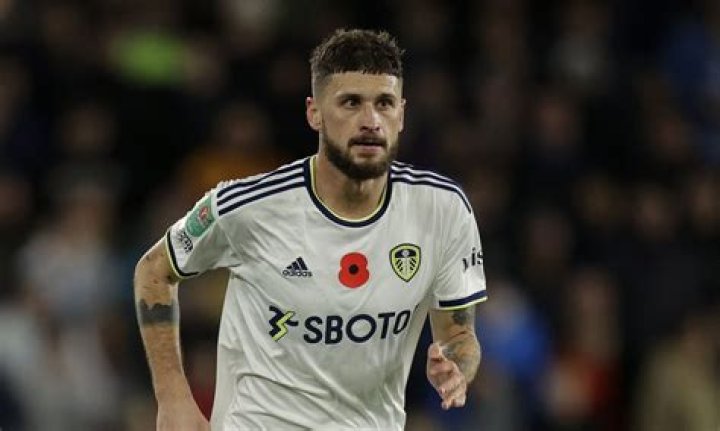 Leeds Midfielder Mateusz Klich Contract and Salary (Bio, Age, Affair, Girlfriend, Family)