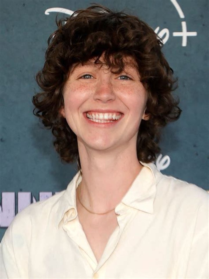 Miles McKenna Height, Weight, Age, Boyfriend, Family, Facts, Biography