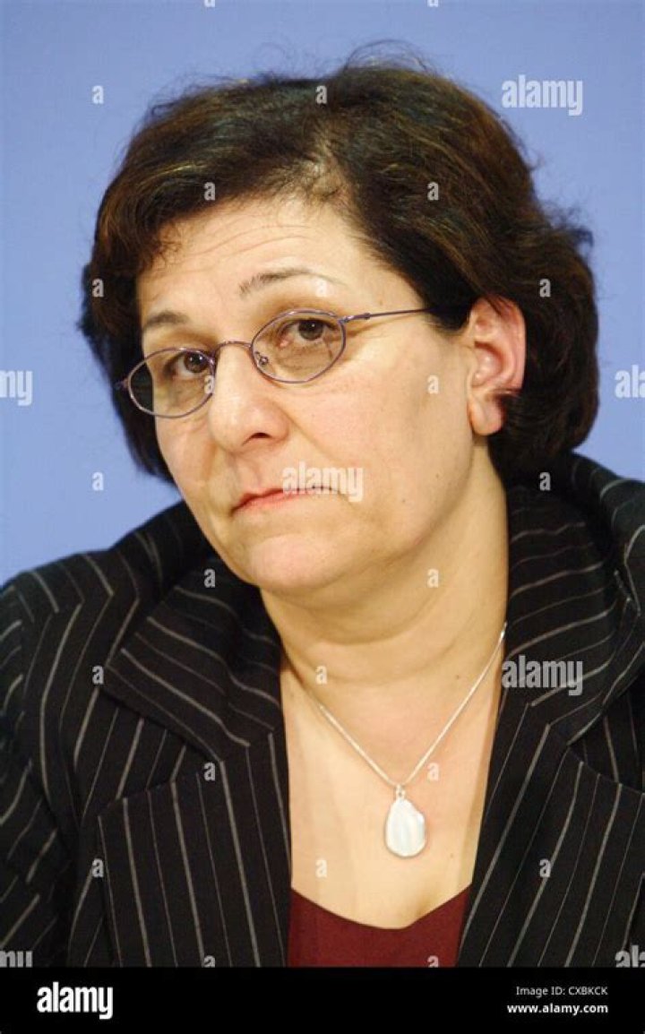 Mina Ahadi Height, Weight, Age, Religion, Family