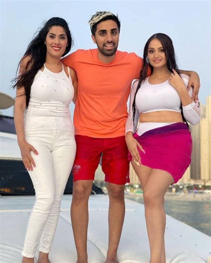 Mo Vlogs Height, Weight, Age, Girlfriend, Family, Facts, Biography