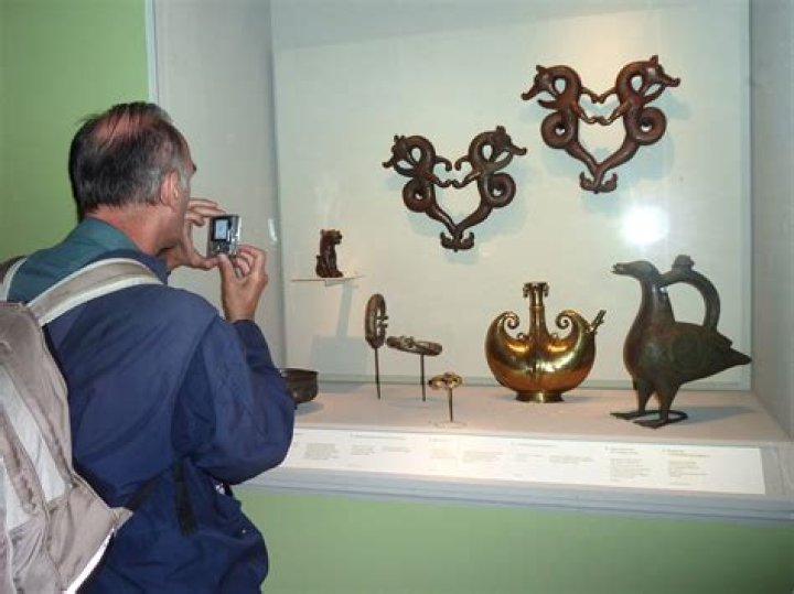 Nasser Khalili Net Worth | Celebrity Net Worth