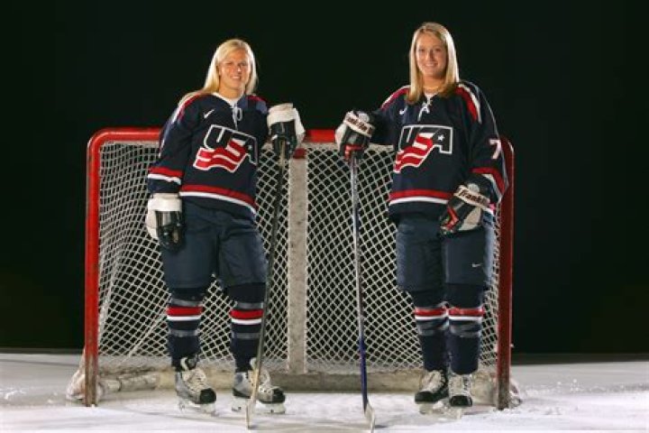 The mother of two, Natalie Darwitz is married to Chris Arseneau; How much is her Net Worth and Salary?