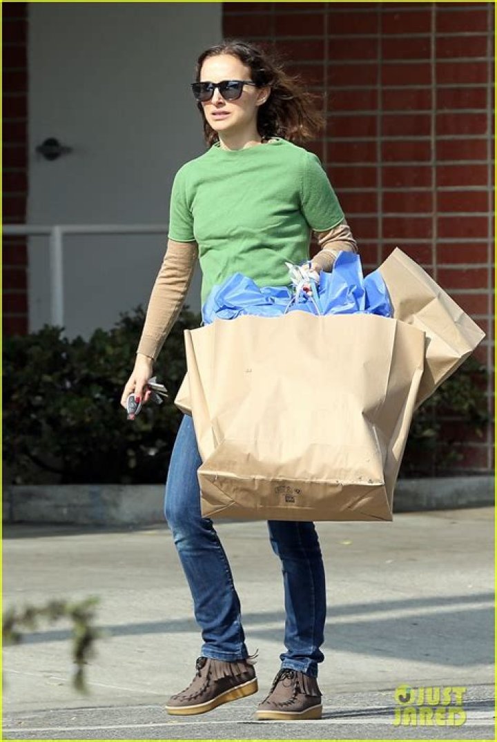 A Beverly Hills Retail Worker Is Rating Celebs Based on How Rude They Are