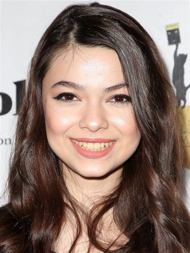 Nikki Hahn Height, Weight, Age, Body Statistics