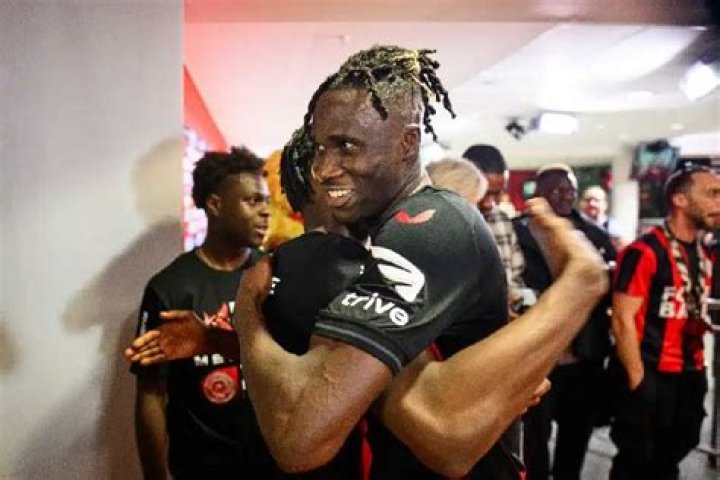 Odilon Kossounou Contract, Salary, and Net worth (Age, Family, Height, Girlfriend, Stats)