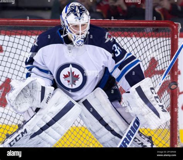 Ondrej Pavelec Biography- NHL player, Salary, Earnings, Contract, Stats, Age, Height, Girlfriend, Relationship, Affair, Family, Nationality
