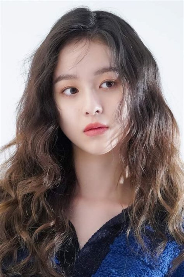 Park Ji-hu Height, Weight, Age, Boyfriends, Biography, Family, Facts