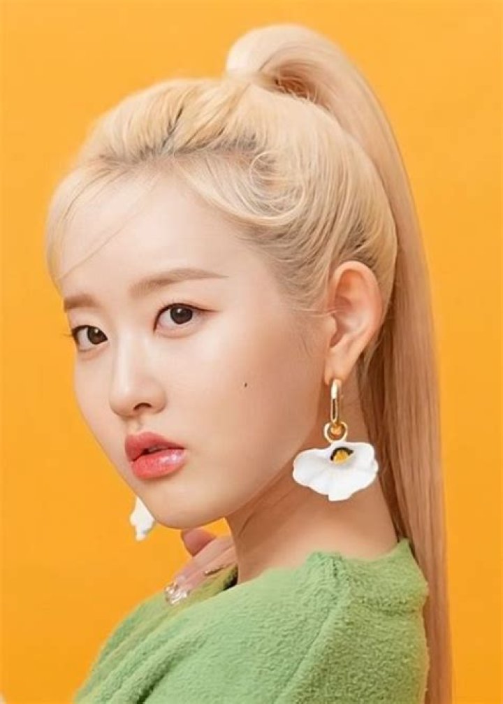 Park Si-eun (STAYC) Height, Weight, Age, Family, Biography