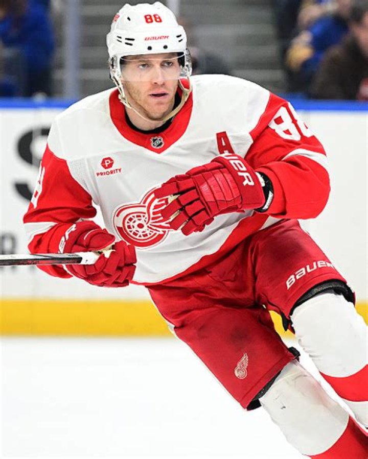 Patrick Kane, one of the highest-paid NHL Players, Earns $15 Million Annually; Who is his Girlfriend?