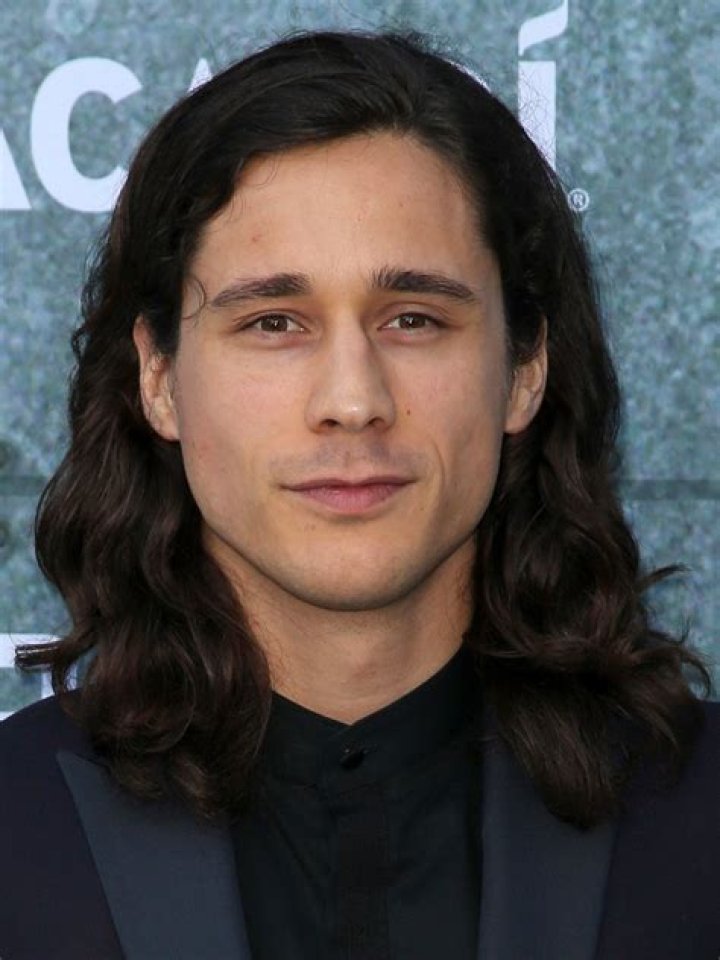 Peter Gadiot Height, Weight, Age, Girlfriend, Biography, Family, Facts