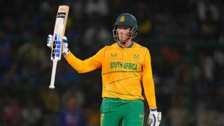 Rassie van der Dussen Height, Weight, Spouse, Education, Biography