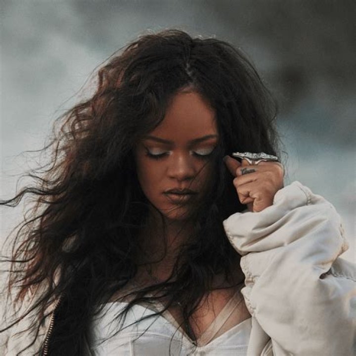 Rihanna Height, Weight, Age, Boyfriend, Body Statistics